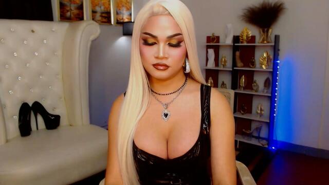trish-reds — Flirt4Freeのライブ配信モデル：写真・プロフィール