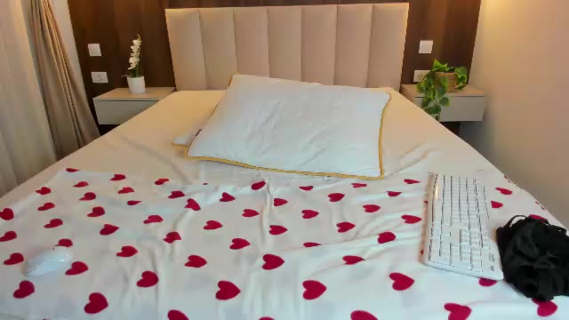 saradiamond01 на Chaturbate: слики и профил