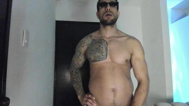 Preview photo of webcam model thiago-lugo on Flirt4Free