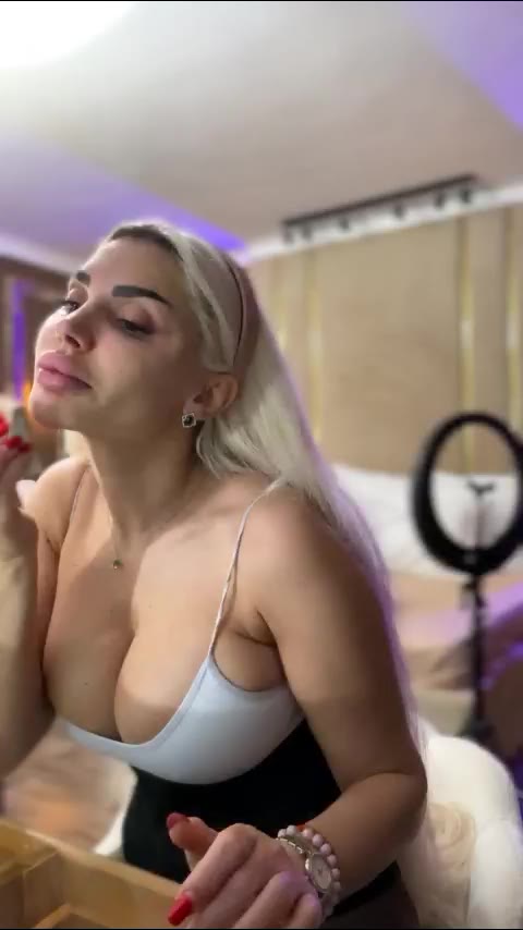 kym, webcammodel på LiveJasmin: fotos