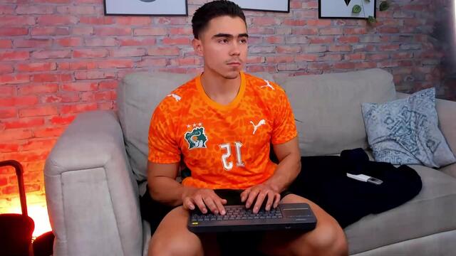 thiago-villa — Flirt4Free 直播模特：照片与资料