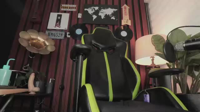Preview photo of webcam model nathanharris207 on Chaturbate