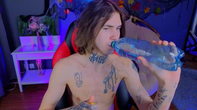 Preview photo of webcam model robert-kirk on Flirt4Free