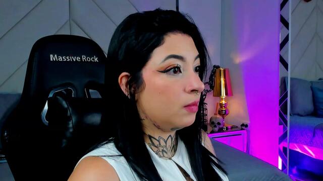 scarlet-ceretti — Flirt4Free 直播模特：照片与资料