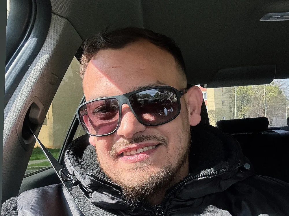 bellano9432 – Webcam-Modell auf Stripchat