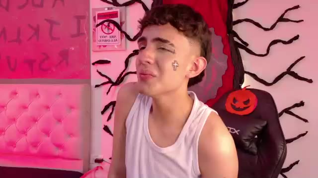 Preview photo of webcam model eithan_wolf on Chaturbate