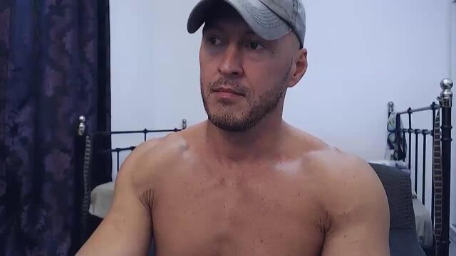 adonis-hunk – Flirt4Free webkamerás modell