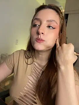 Anavi_ (Stripchat): nuotraukos, profilis