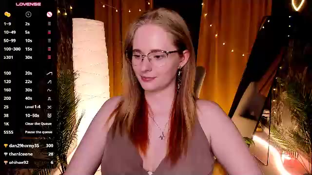 sheslinki — Chaturbate वेबकैम मॉडल: फ़ोटो