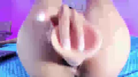 emili_clark ב-Cam4: תמונות ופרופיל