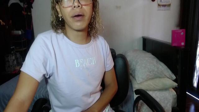 natalie-silver – Flirt4Free webkamerás modell