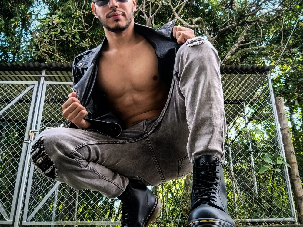 Preview photo of webcam model mackdaniels on Stripchat