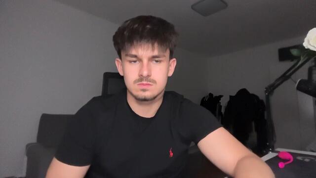 charlton-lee – Webcam-Modell auf Flirt4Free