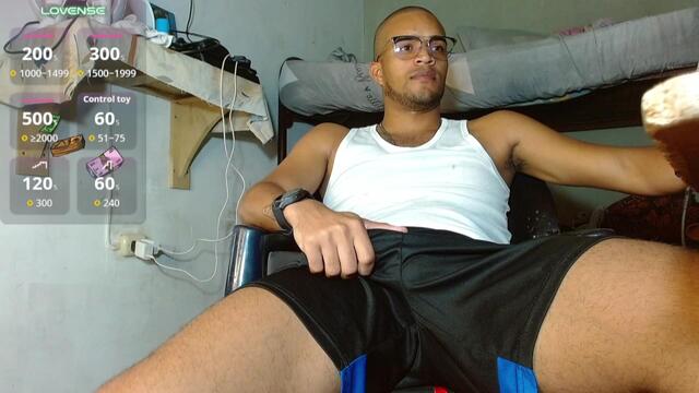 latino-xandre – Flirt4Free webkamerás modell