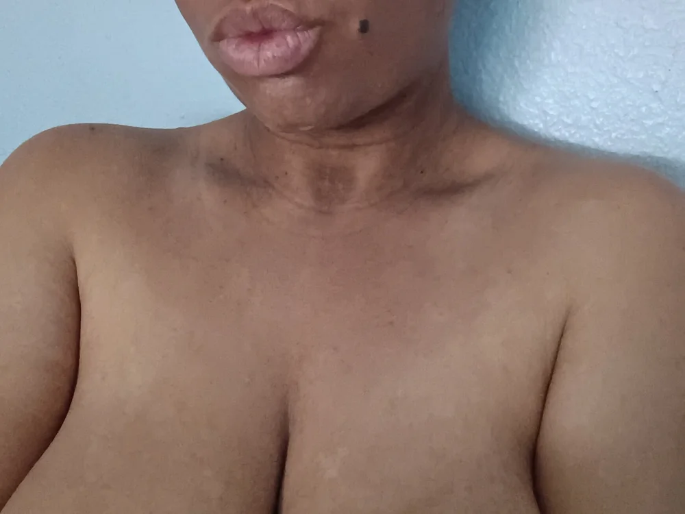 Preview photo of webcam model xAmethyst23 on Stripchat