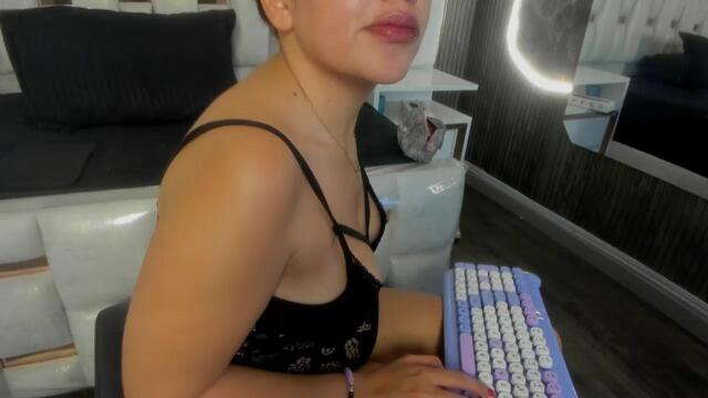 lila-velvet – Webcam-Modell auf Flirt4Free
