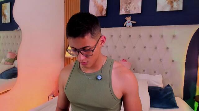 Preview photo of webcam model salvador-fit on Flirt4Free