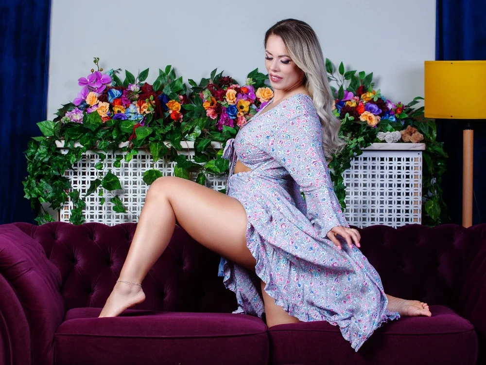 AmySuperHeroes – уебкам модел в Stripchat: снимки