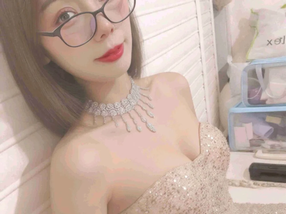 Preview photo of webcam model taohua188 on Stripchat