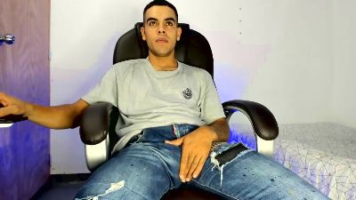 Preview photo of webcam model mikee_scooth on Cam4