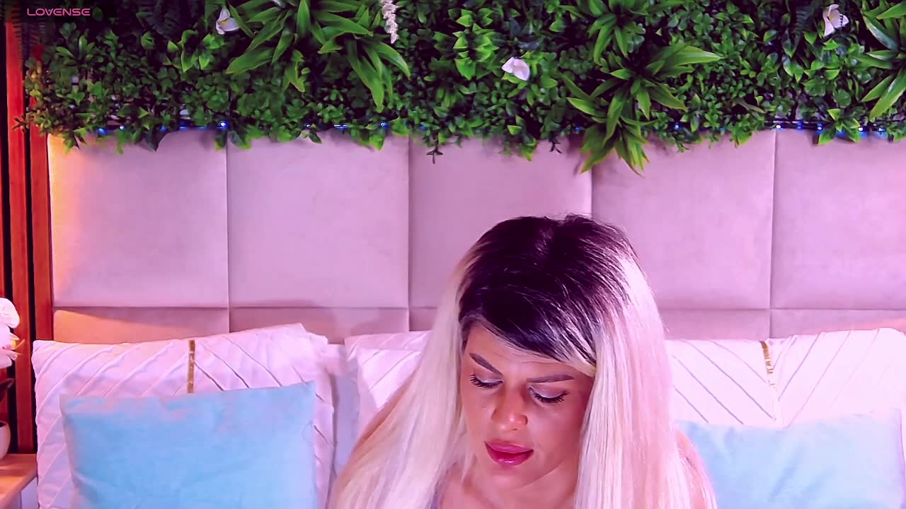 salmaroze – Webcam-Modell auf XloveCam