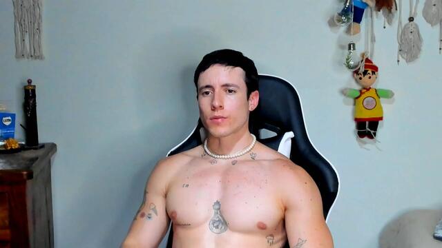 aaron-bain — Flirt4Free 直播模特：照片与资料