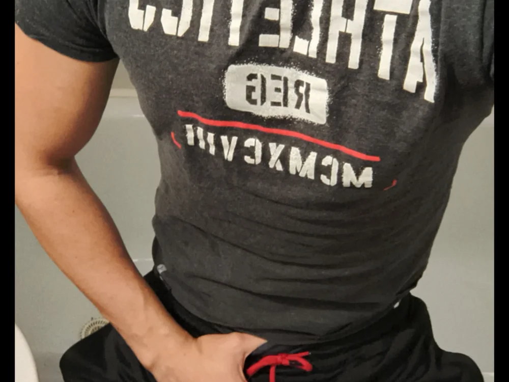 Preview photo of webcam model petibacsi96 on Stripchat
