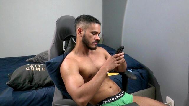 apolo-alpha – Webcam-Modell auf Flirt4Free