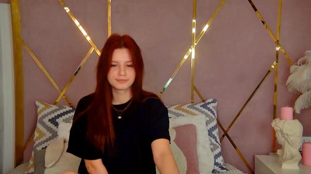 amelya-red: عارضة كاميرا ويب على Flirt4Free