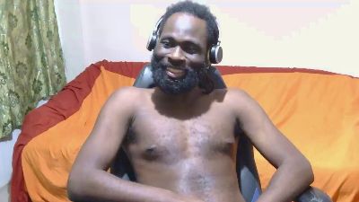 darkkras na Cam4: slike in profil