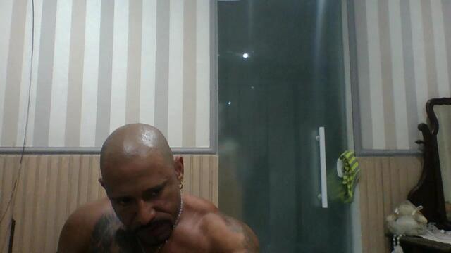 Preview photo of webcam model hebert-gomes on Flirt4Free