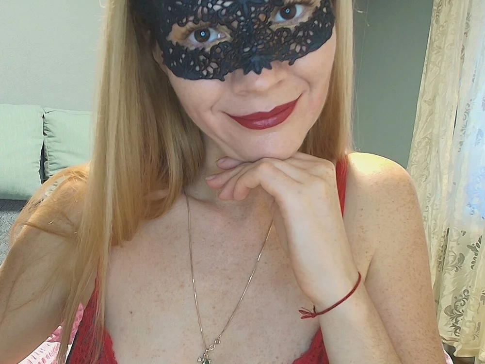 Aromaloveqq – Stripchat webkamerás modell