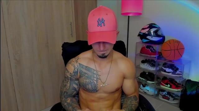 Preview photo of webcam model brody-dallas on Flirt4Free
