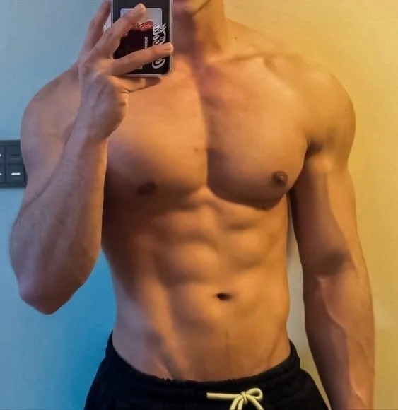 Simosousou: عارضة كاميرا ويب على Stripchat