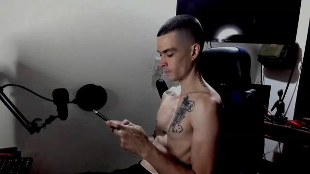 Preview photo of webcam model alex-devegas on Flirt4Free