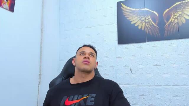 aaron-velour ב-Flirt4Free: תמונות ופרופיל