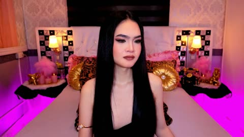 Preview photo of webcam model rileychoi on BongaCams