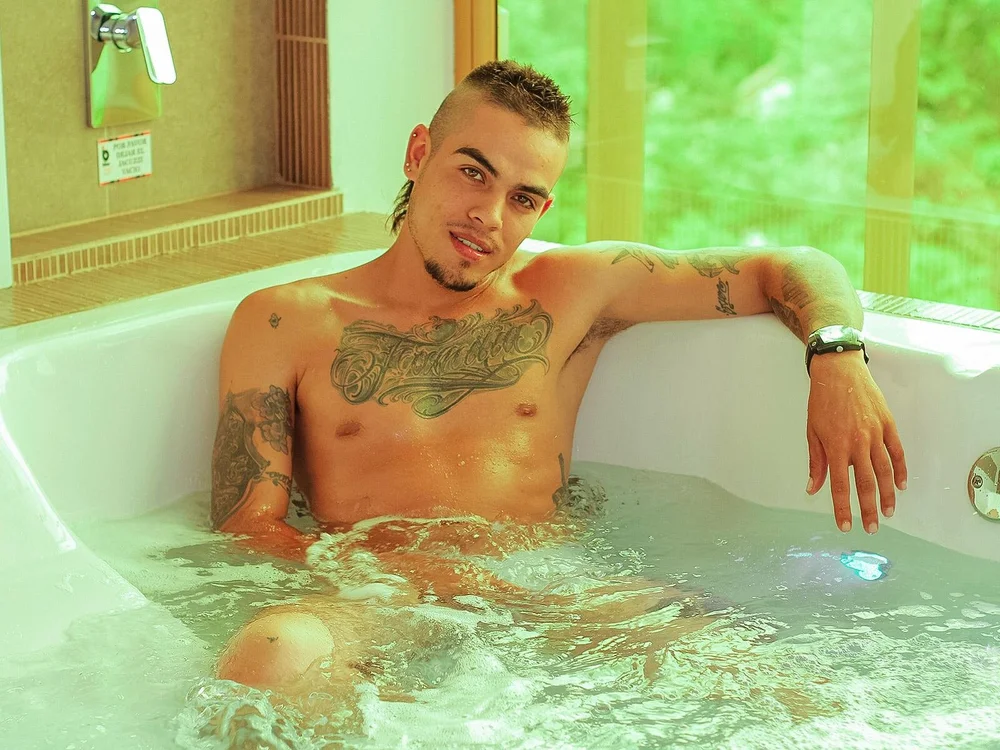 mikee_scooth, вебкам модел на Stripchat: слике