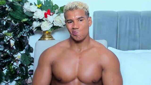 Preview photo of webcam model cris-cruz on Flirt4Free