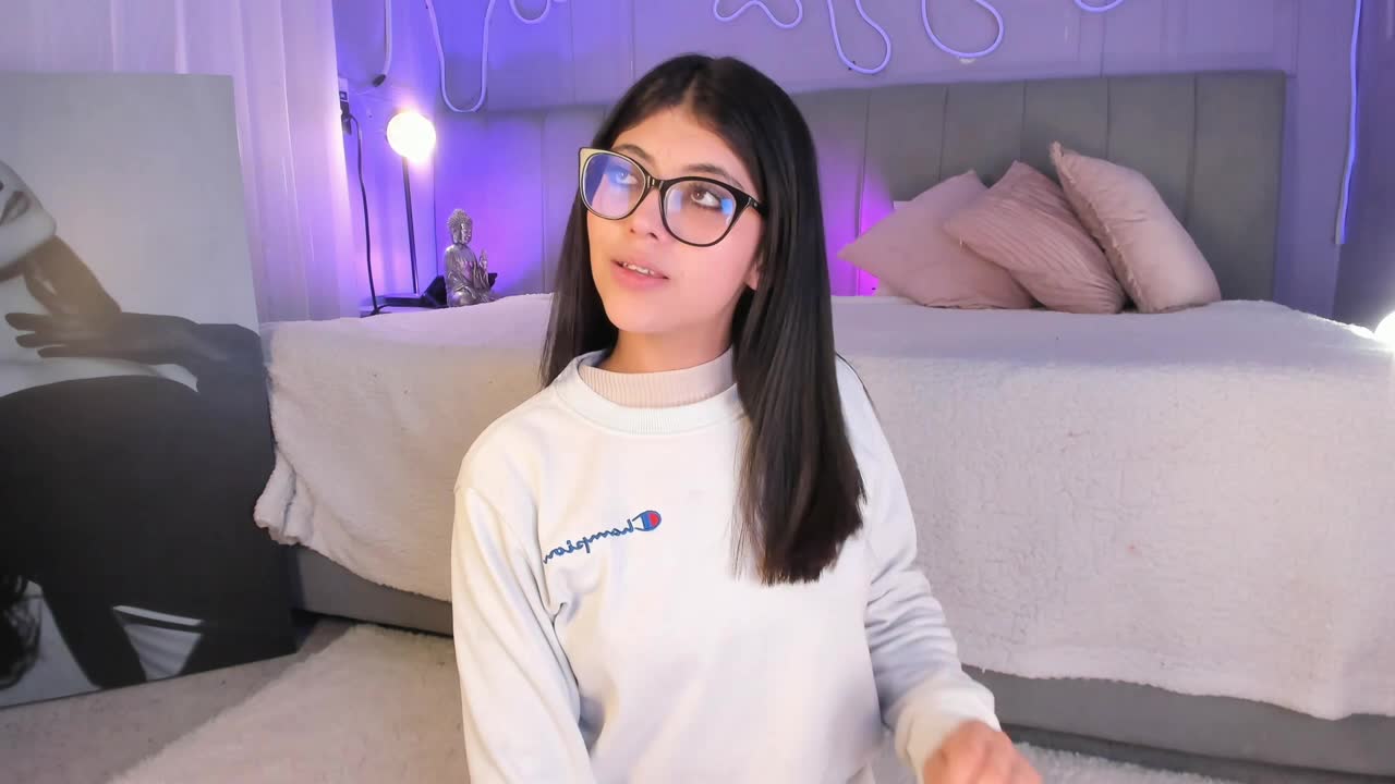 Preview photo of webcam model coriinnebenson on XloveCam