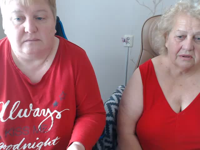 Preview photo of webcam model helenandchristy on XloveCam