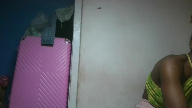 sasantella, model webcam de Chaturbate: fotos