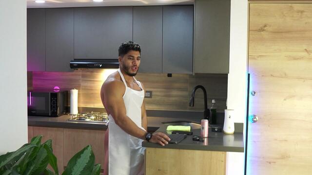 romano-kentt: عارضة كاميرا ويب على Flirt4Free