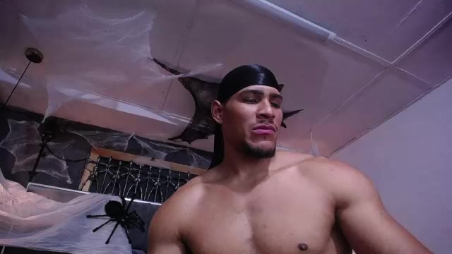 adam_fit19cm na Chaturbate: fotky a profil