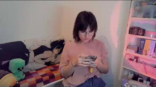 uwujudyosas, webcammodell på Chaturbate: bilder