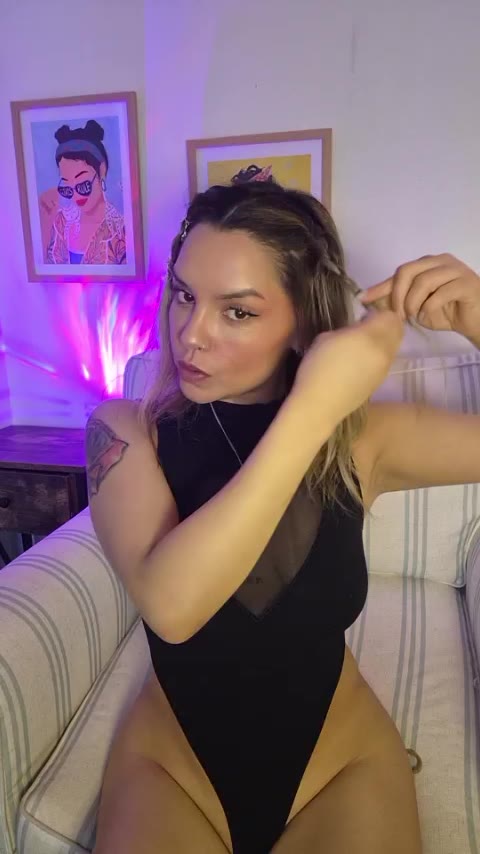 juliettadiaz, model webcam pe LiveJasmin: poze