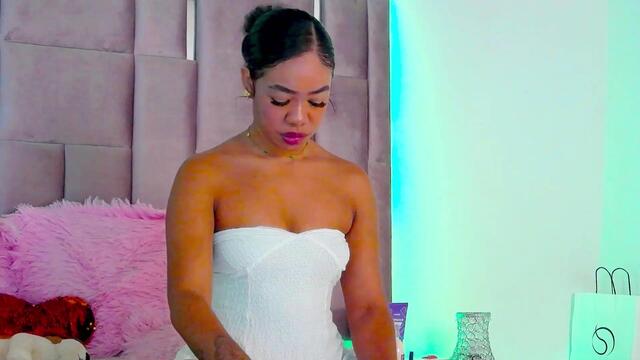 nahomy-jones — Flirt4Free 直播模特：照片与资料