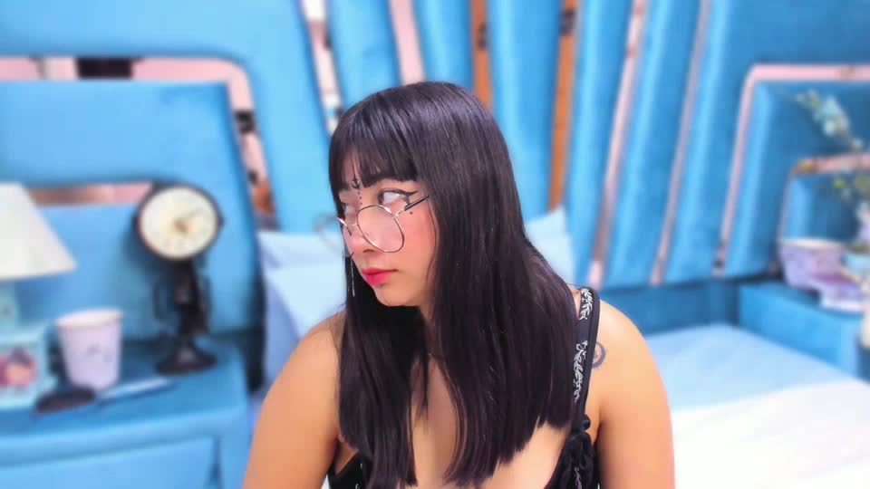 Preview photo of webcam model genesiss on XloveCam