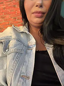 Tisha_Busty — Stripchat ওয়েবক্যাম মডেল: ছবি