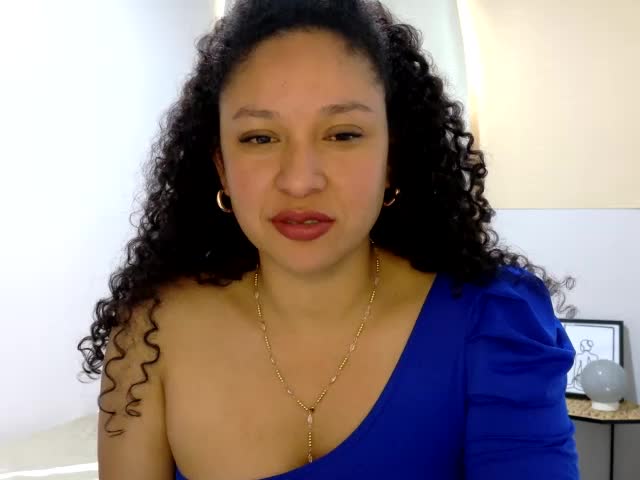 carlamuille — XloveCam 直播模特：照片与资料